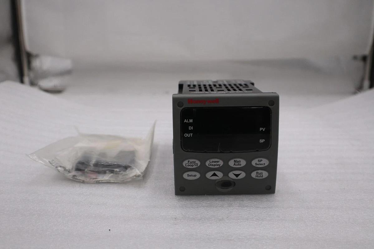 NEW HONEYWELL DC3500-C0-0000-110-00000-E0-0 PROCESS CONTROLLER STOCK 4827-A