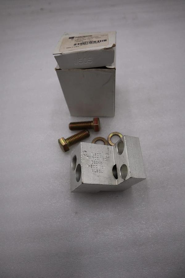 NEW OPEN BOX CUTLER HAMMER TA700NB1 LUG KIT STOCK H1001A