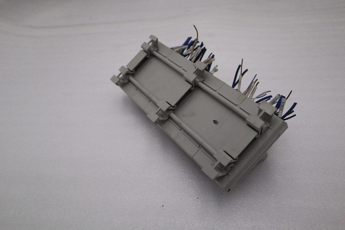 Used ALLEN BRADLEY 1492-IFM40F-3 WIRING SYSTEMS MODULES STOCK 2408A