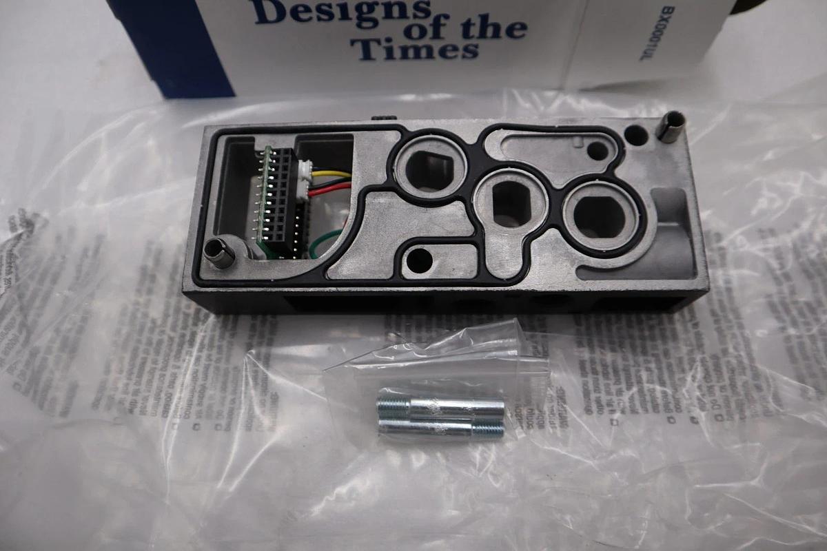 Used MAC 92B-000-BK2=3628 / 92B-000-BK2 SOLENOID VALVE MANIFOLD BASE STOCK H804A