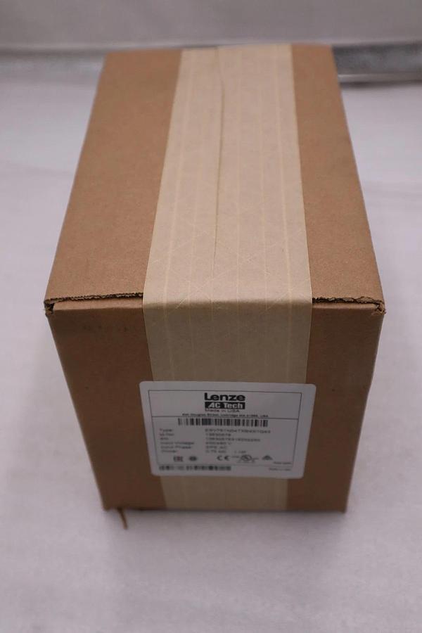 Used LENZE ESV751N04TXB 400/480 V 3/PE AC 1 HP 0.75 KW - NEW IN BOX - STOCK GF211