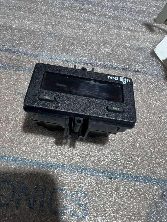 Used NEW OPEN BOX RED LION CONTROLS CUB5VB00 VOLTAGE METER STK L801CC
