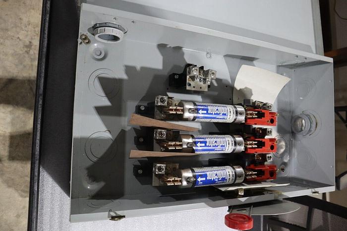 Used CUTLER HAMMER DH364NGK 200 amp 600v HEAVY DUTY SAFETY SWITCH STOCK 835A