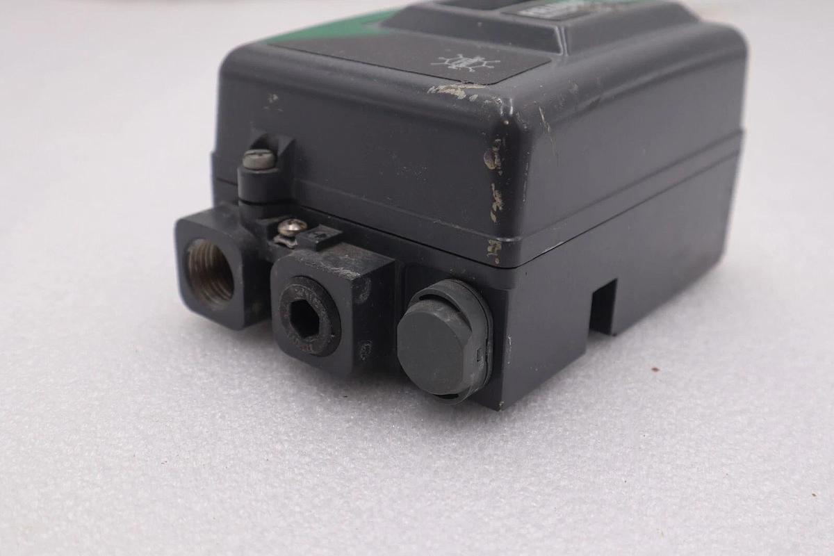 Used FISHER DVC 2000 FIELDVUE INSTRUMENTS STOCK K-207A