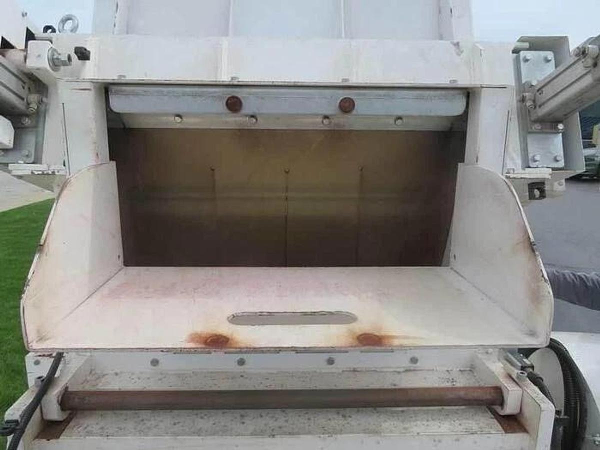Used TRIA (OMV GROUP) GRANULATOR MODEL 900 NS-R WITH SILENCER