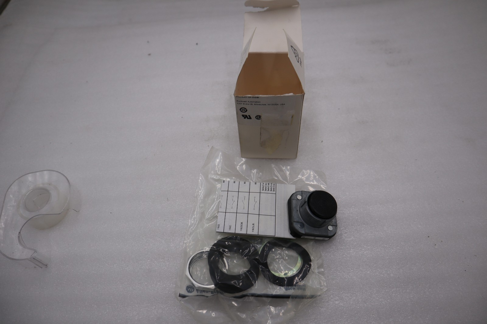 Used ALLEN BRADLEY 800T-A2/ 800TA2 PUSH BUTTON MOMENTARY CONTACT STOCK H642A