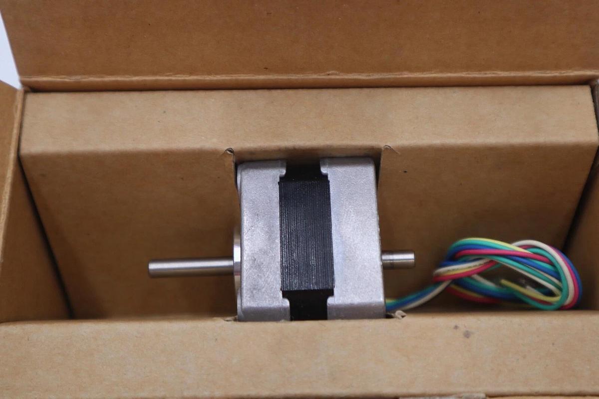 Used Oriental Motor PX243-03B Vexta Stepping Motor 12VDC STOCK K-1780