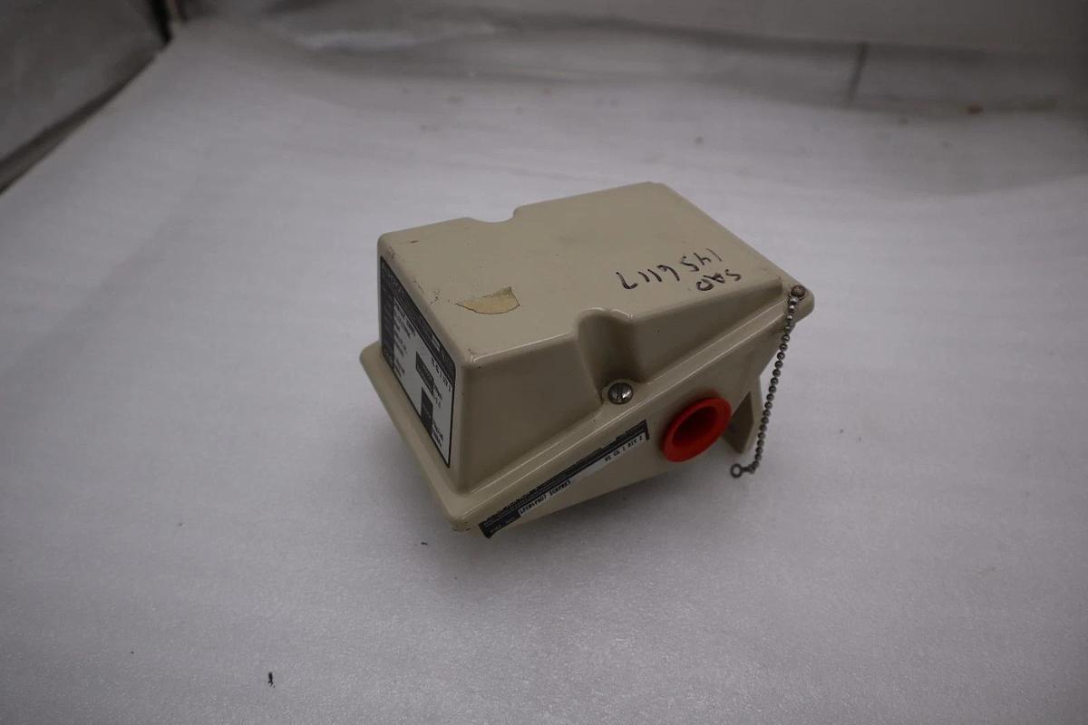 Used NEW ASHCROFT LPSN4PB07 XCHFMK3 Pressure Switch 15psi 125/250VAC STOCK H1366