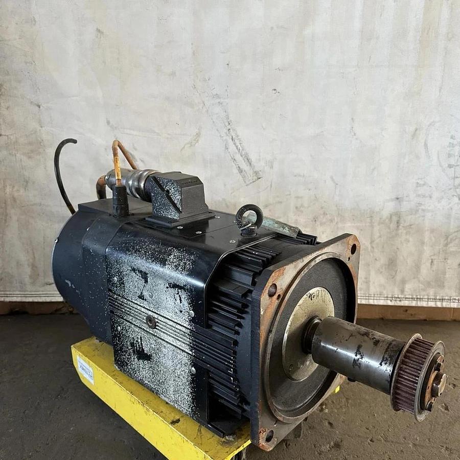 Used Rexroth R911309450 Servo Induction Motor MAD130B-0100-SA-S0-BQ0-35-V1 #HP104