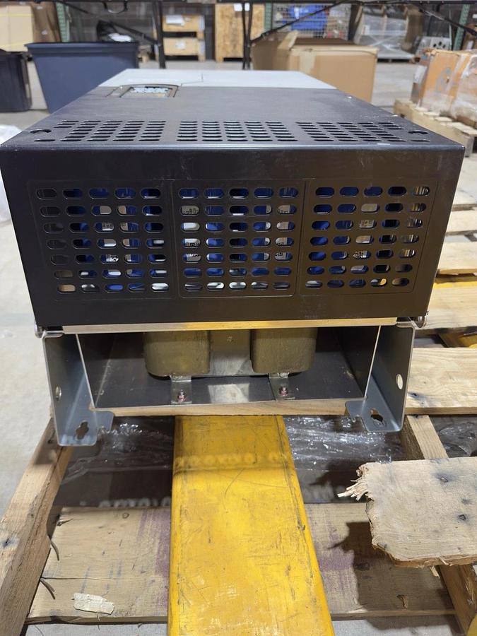 Used ALLEN BRADLEY 20GWANC415AN6VNHN8-RW AC DRIVE LIQUID COOLED 3 PHASE OUTPUT #S683