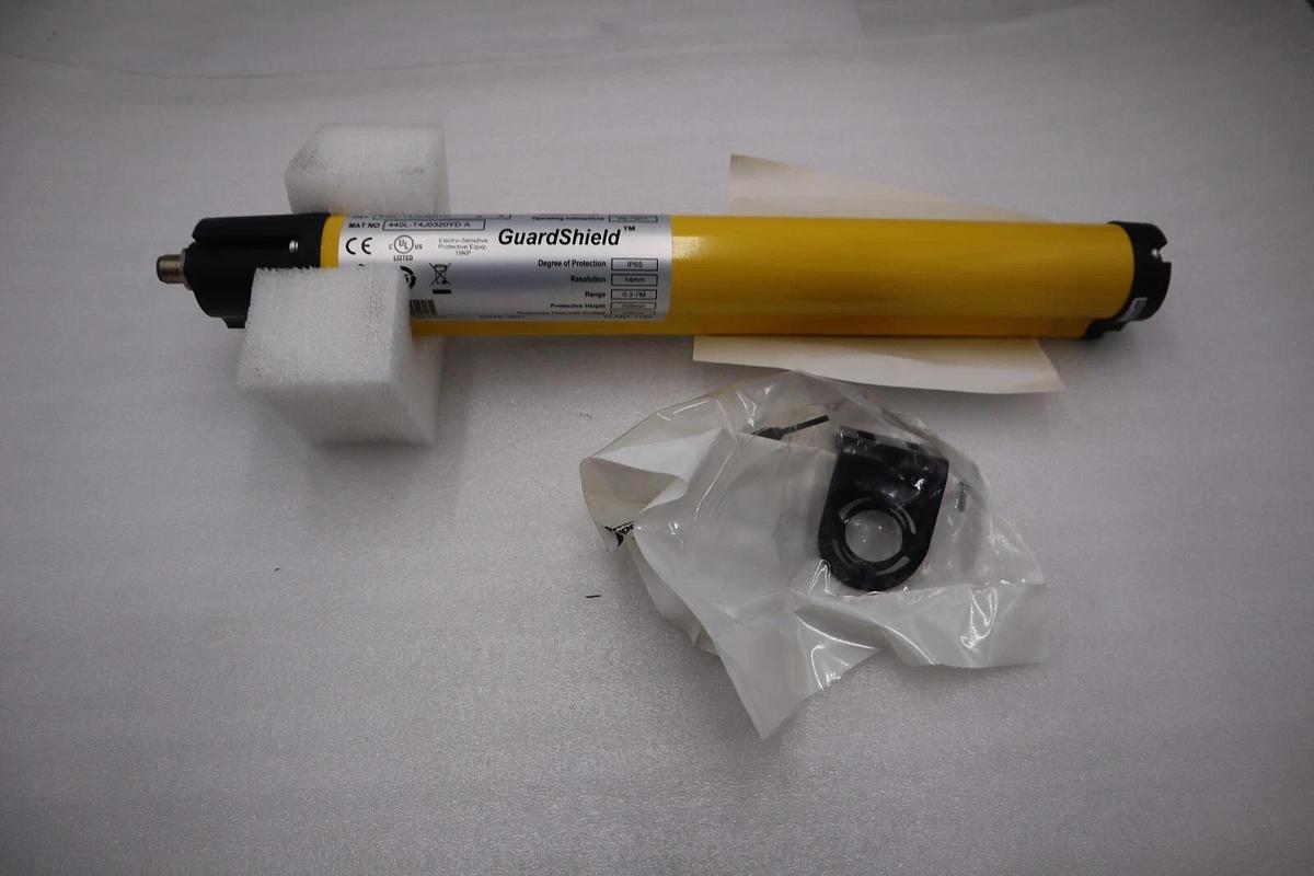 Used NEW Allen Bradley 440L-T4J0320YD Bulletin Safety Light Curtain STOCK H191