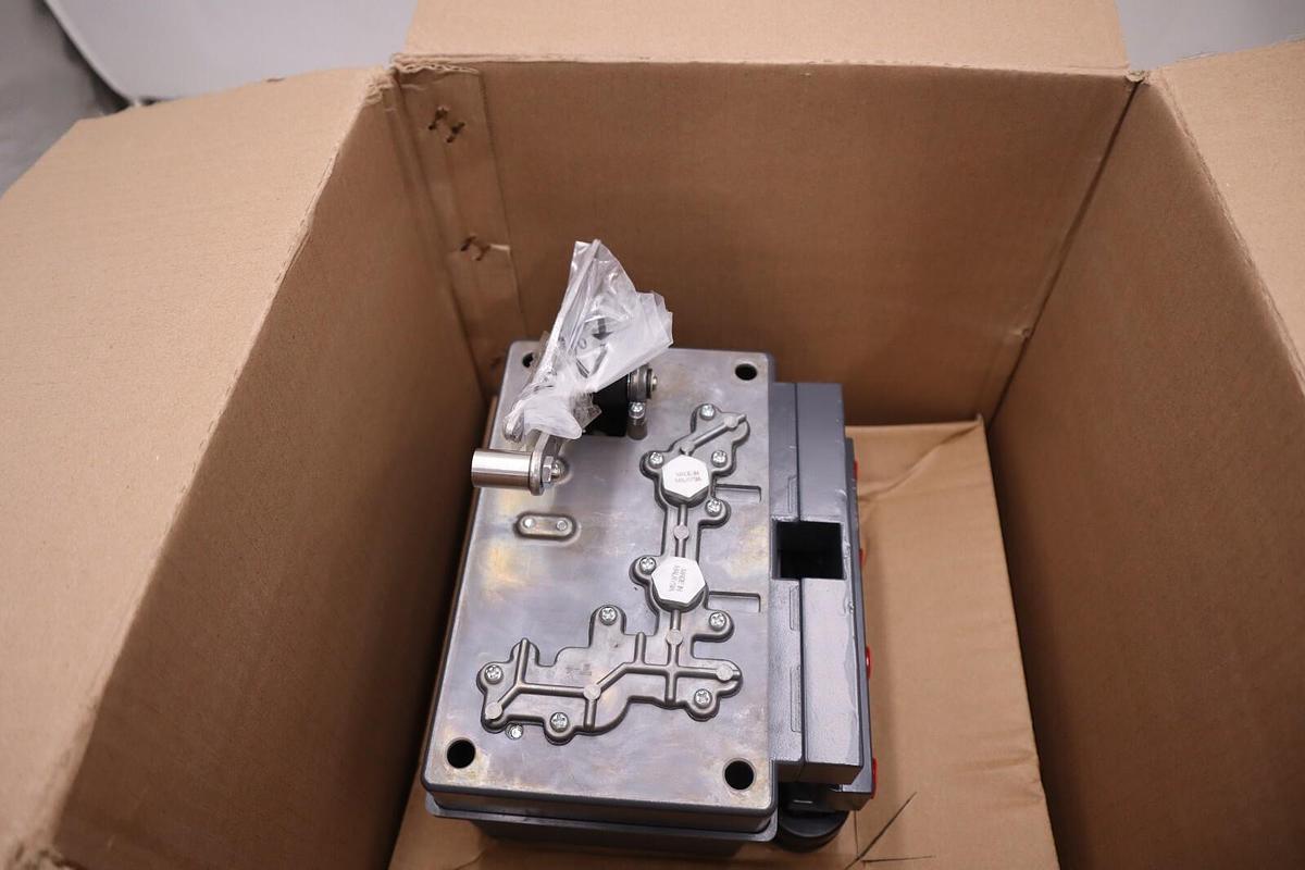 Used FISHER EMERSON 3610JP 3610-482-20659 3-15PSI NEW IN BOX STOCK G121