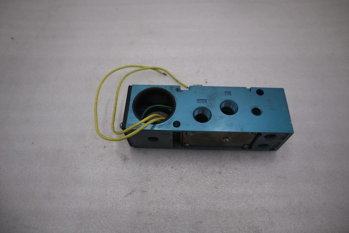 NEW OPEN BOX MAC VALVE 82A-AA-BKA-TM-DFFP-3DL STK 5218CC