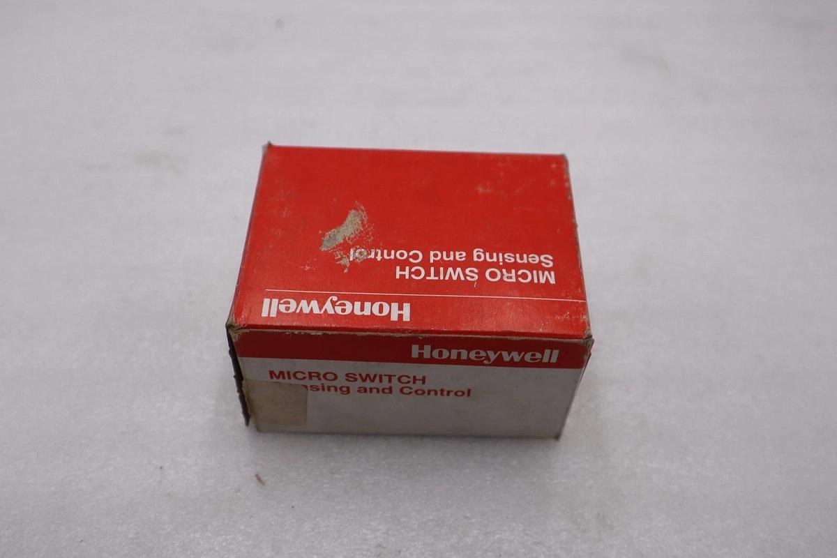 NEW OPEN BOX Honeywell BZE6-2RN Micro Limit Switch BZE62RN STK K2104CC