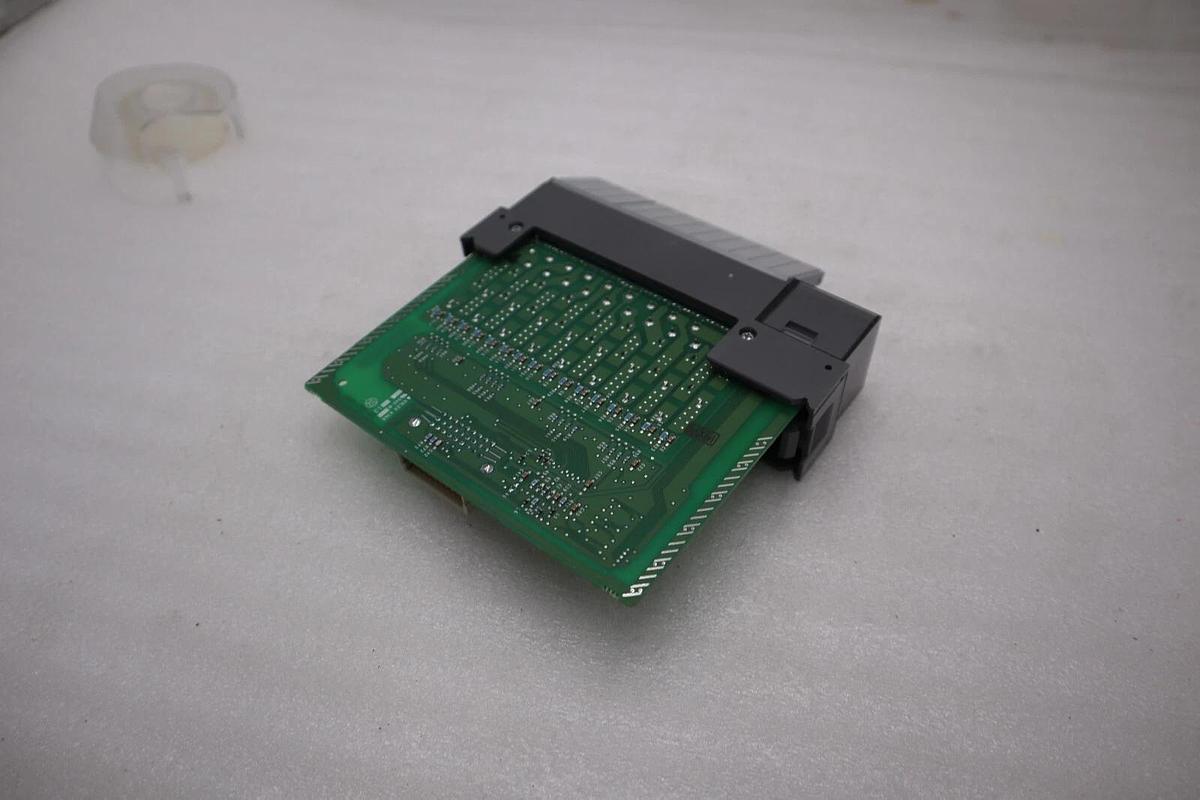 New Open Box ALLEN BRADLEY 1746-ITV16 SER C SLC 500 16 point Input Module H533A