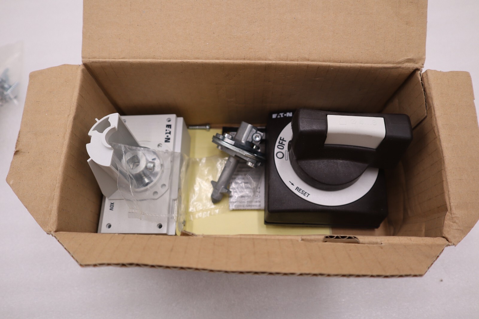 EATON NZM1-XTVDV HANDLE KIT SERIES NZM SIZE 1 DOOR COUPLING ROTARY HANDLE #H694A