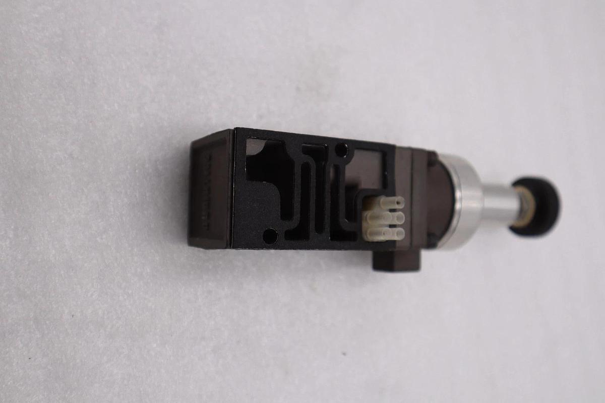 Used NUMATICS 081RS100J027Q00 REGULATOR VALVE STOCK H1568A