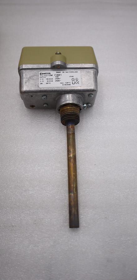 Used NEW IN BOX Sauter TC1G19W F001 Temperature Sensor STOCK G418A
