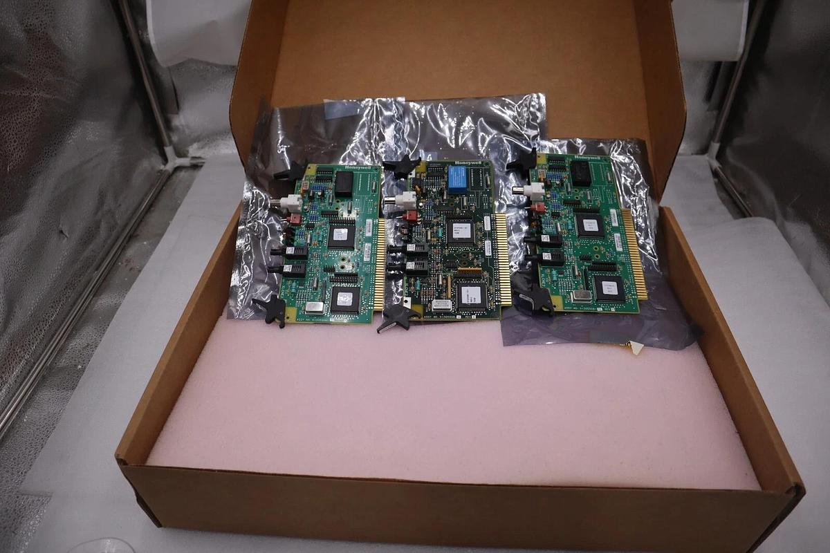 NEW HONEYWELL 51305508-100 REV E / TP-ZEN625-100 STOCK G585