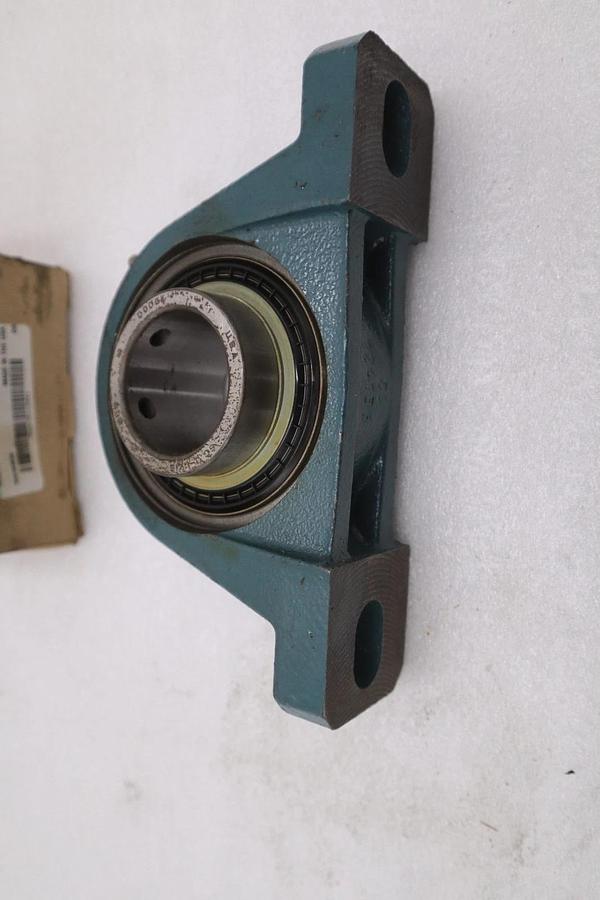 NEW OPEN BOX Dodge  123816 P2B-SC-111 Pillow Block Bearing 1-11/16" STK CC122