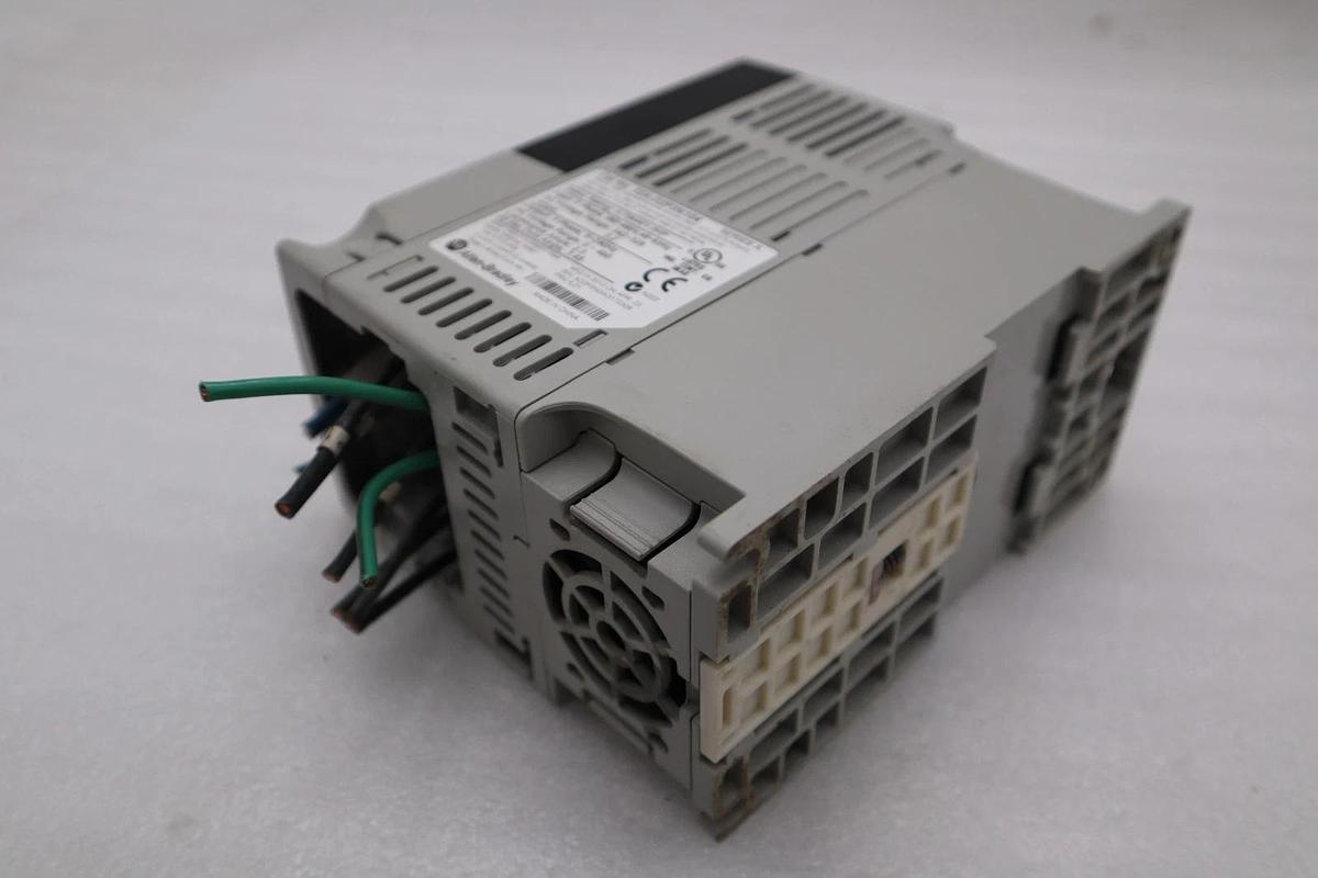 Used Allen Bradley AB 22A-D2P3N104 /A PowerFlex 4 AC Drive 1HP 3Ph 480V STOCK H1809
