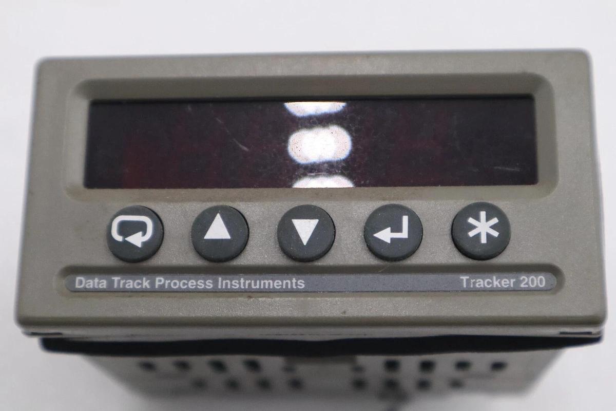 Used DATA TRACK PROCESS INSTRUMENTS TRACKER 200 DIGITAL PANEL INDICATOR STK K-2994-A