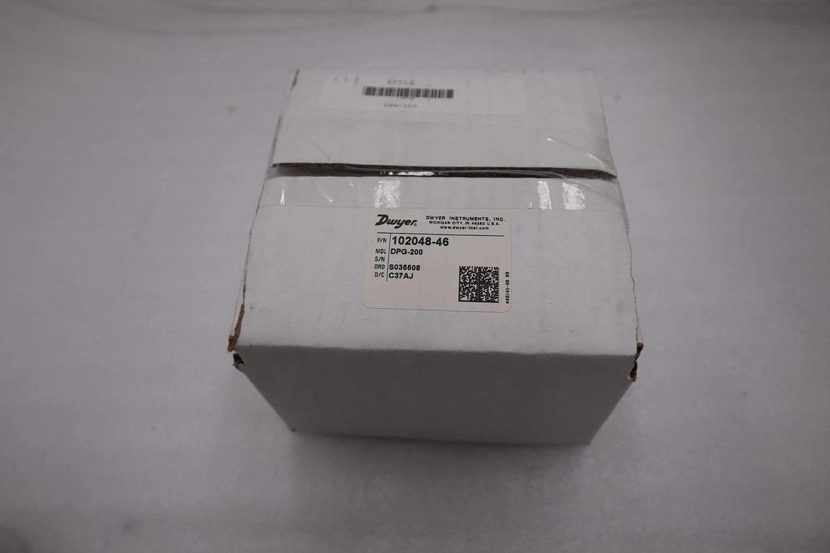 Used NEW IN BOX Dwyer 102048-46 DPG-200 Digital Pressure Gauge STOCK 3283A