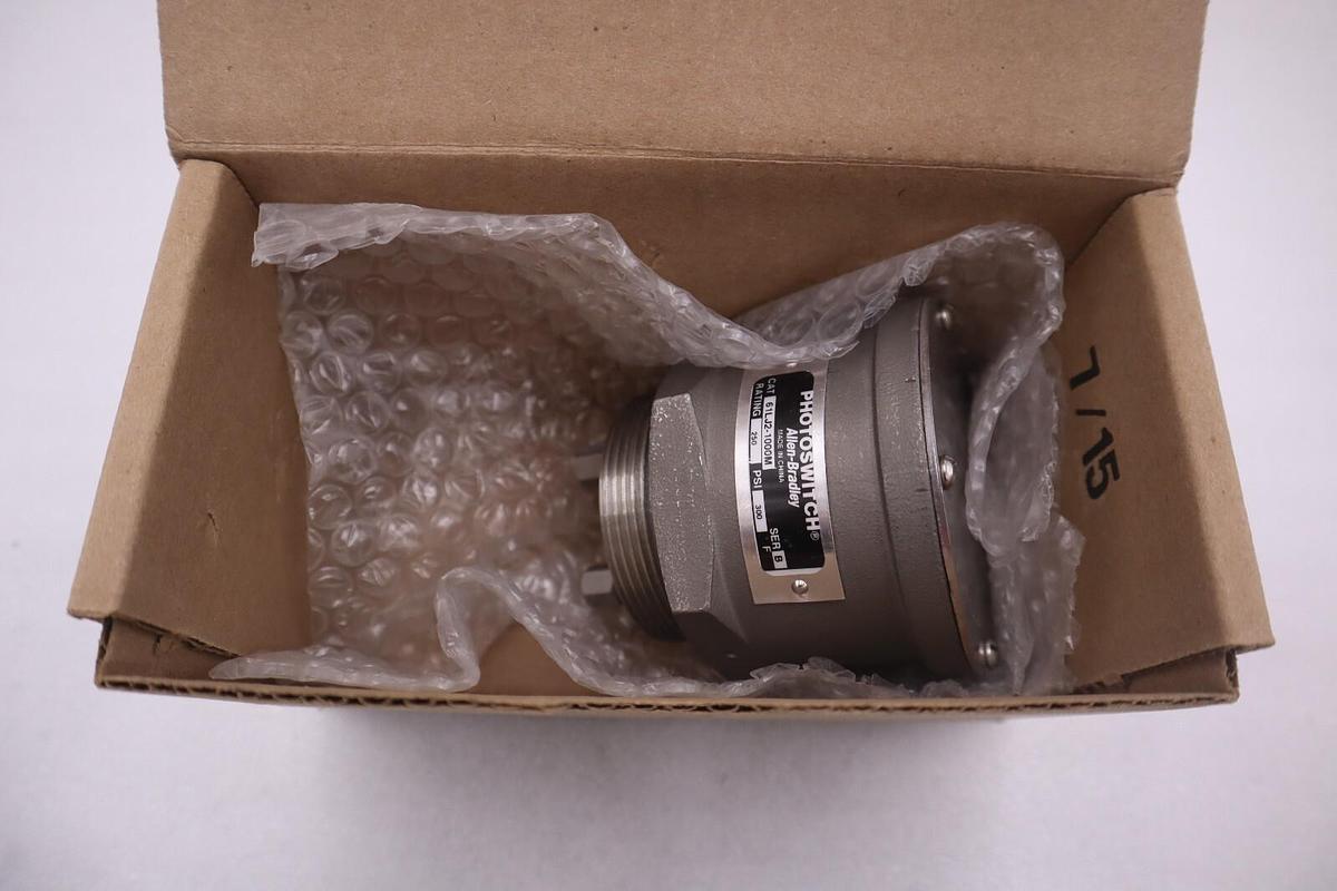 Used NEW Allen Bradley 61LJ2-1000M Photoswitch Dual Prove Liquid Level Control #G535A