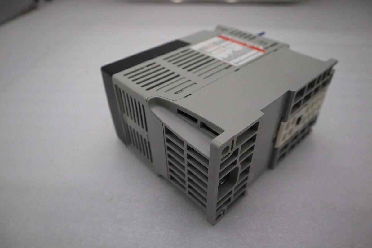 Used Allen Bradley 22A-D2P3N104 /A PowerFlex 4 AC Drive 1HP 3Ph 480V STOCK 5780