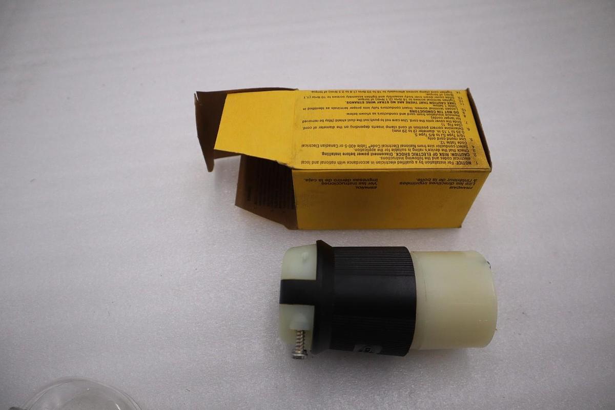 HUBBELL HBL2833 / HBL2833 - NEW IN BOX - STOCK H467A