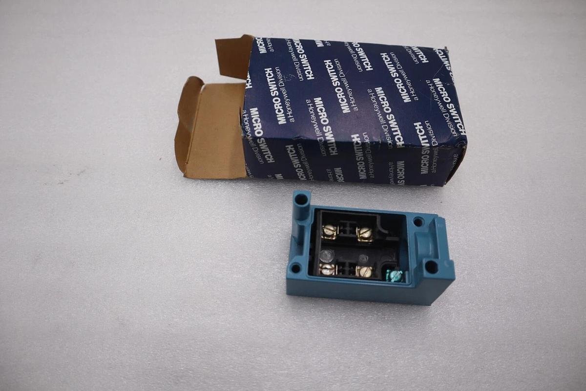 NEW Honeywell MPB10 Micro Switch Photoelectric Receptacle Base STOCK G916A
