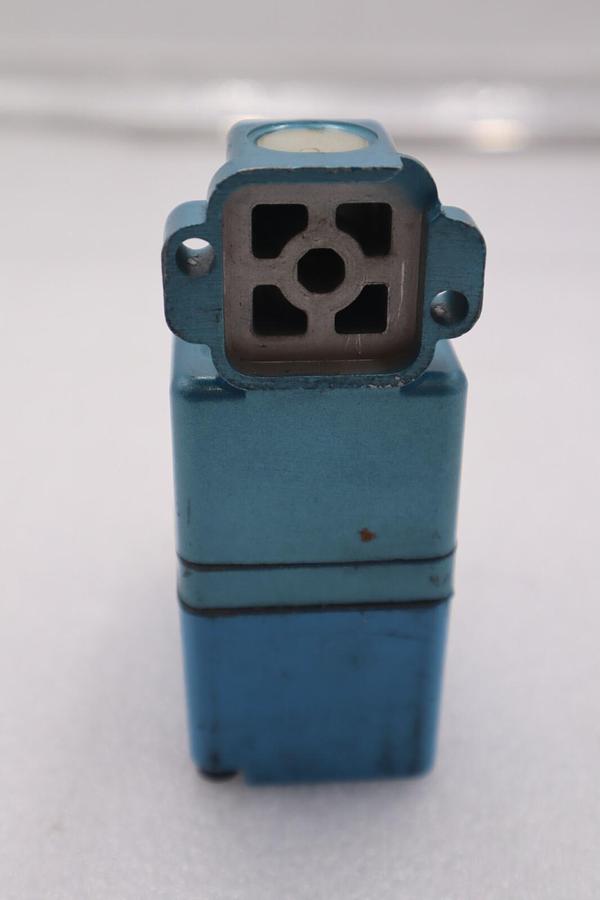 Used MAC 260B-527AAAG SOLENOID VALVE VAC TO 150 PSI 24 VDC NEW STOCK #K-1069A