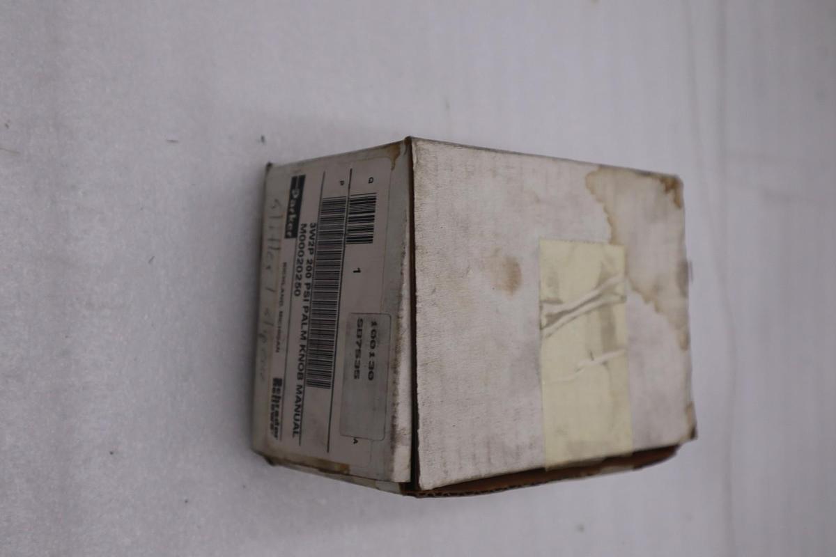 Used PARKER M00020250 GEAR PUMP STOCK #G-48B