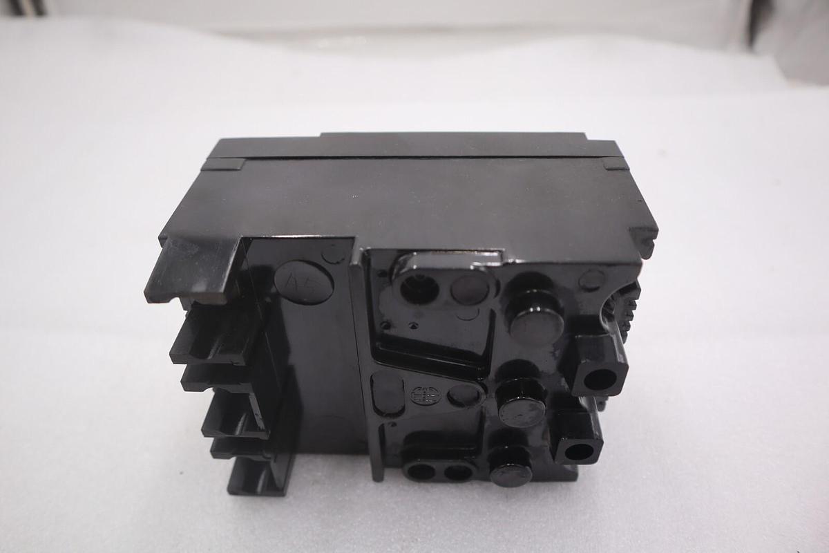 Used ITE CIRCUIT BREAKER EE3B015 15 AMP 3 POLE 240 VAC 125/250 VDC STOCK B-616