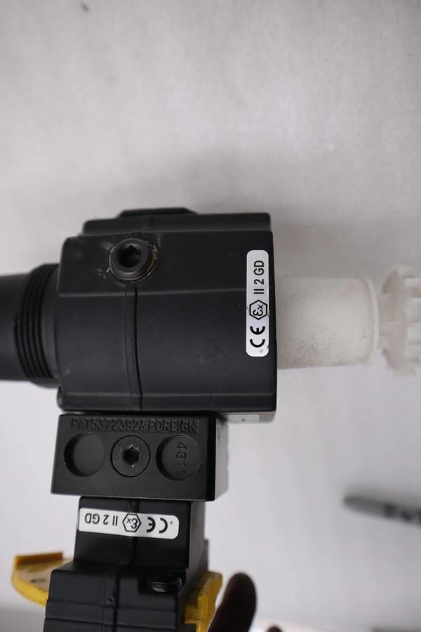 NEW OPEN BOX Norgren Shut Off Valve T74E-6AA-P1N STOCK H1164