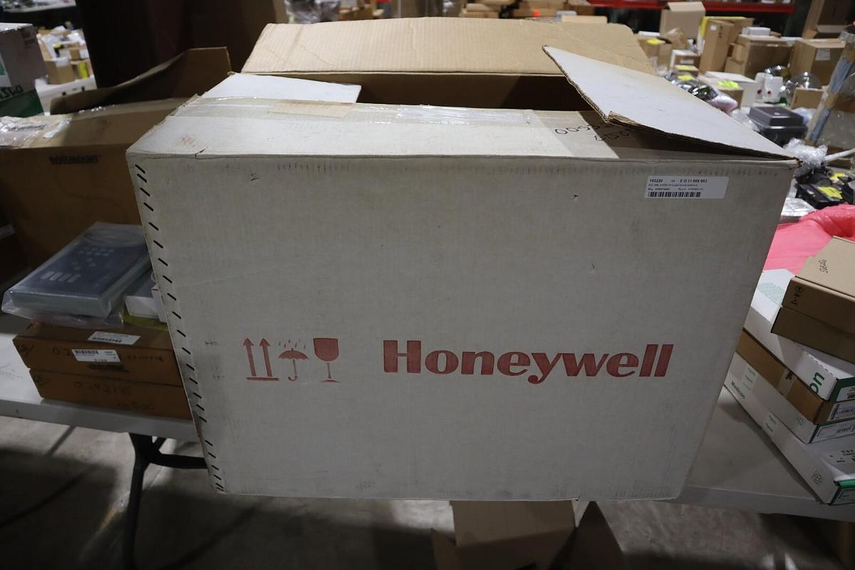NEW IN BOX HONEYWELL 51107982-115 9 Slot Chassis STOCK G475
