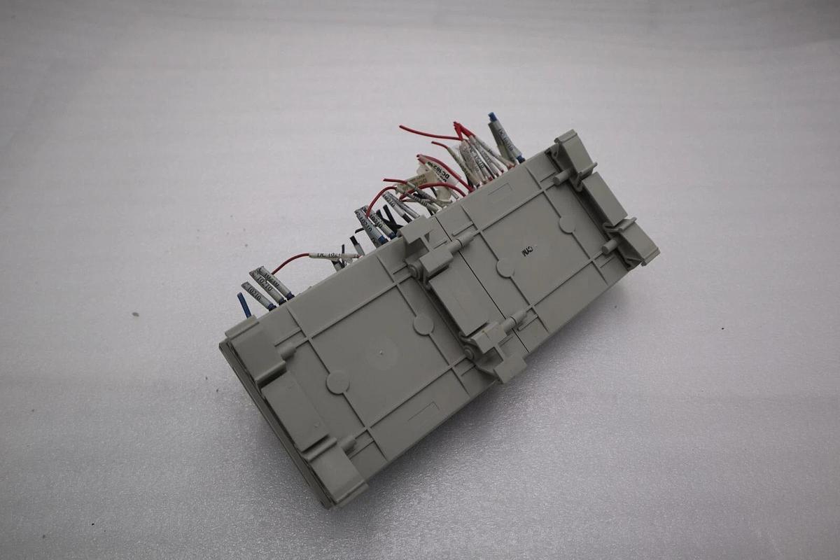 Used ALLEN BRADLEY 1492-IFM40F-3 WIRING SYSTEMS MODULES STOCK K-1557C