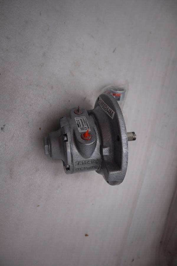 Used NEW OPEN BOX GAST 4AM-NRV-70C Air Motor 1.7 hp 78 cfm 1/4 in NPT STOCK 1520A