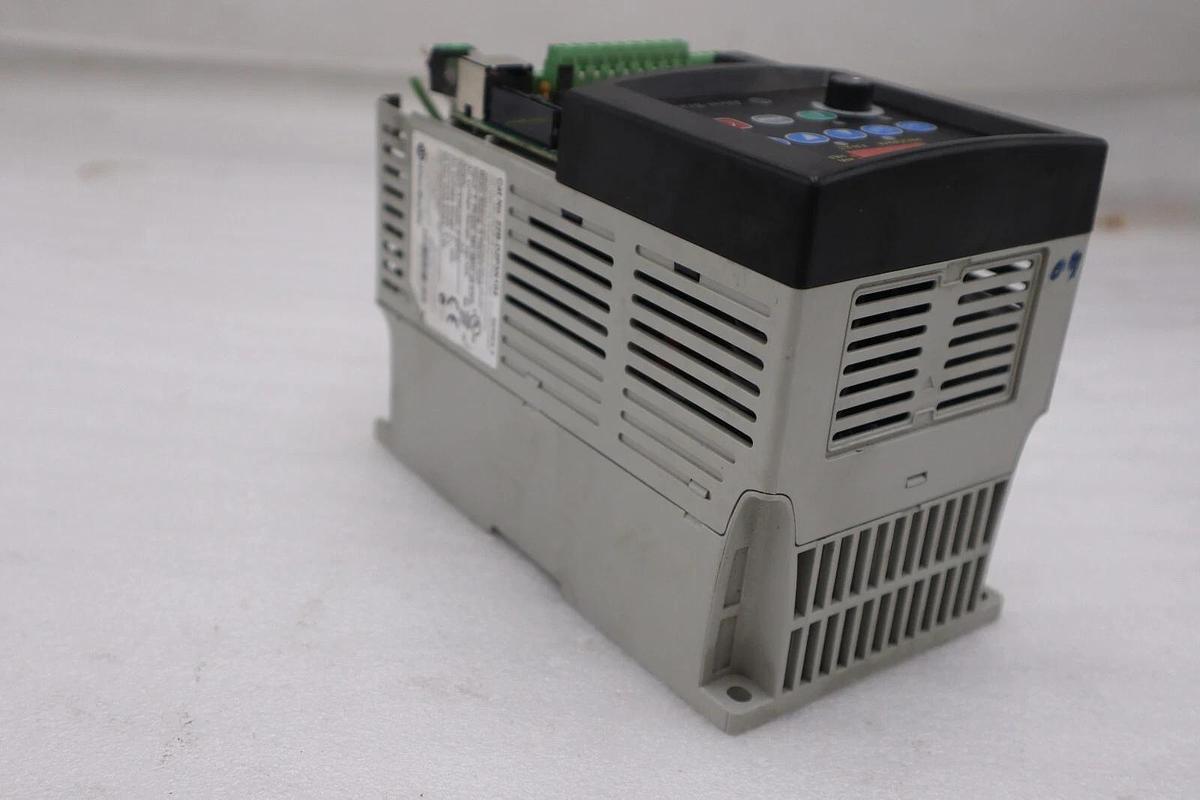 Used Allen Bradley 22B-D2P3N104/A PowerFlex 40 480V 3-Phase 0.75kW 1HP AC Drive #H168