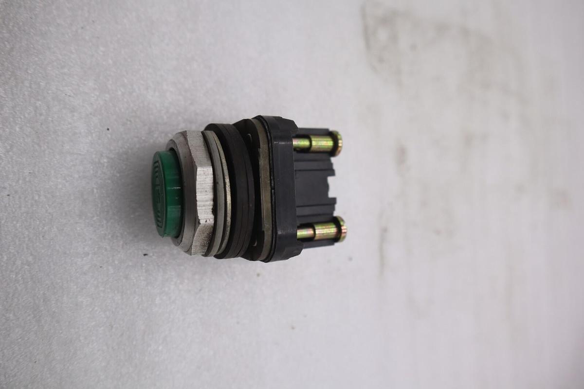 Used ALLEN BRADLEY 800T-A /T GREEN BUTTON CONTACT BLOCK STOCK #K-3701