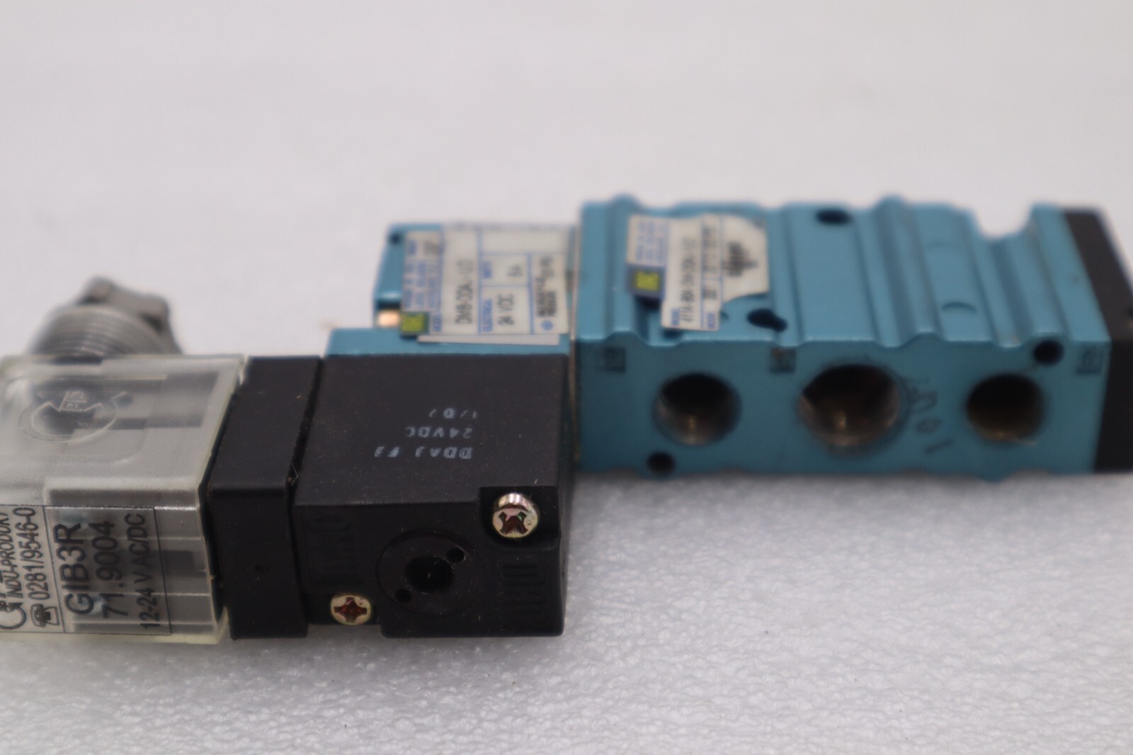 Used NORDSON SATURN SOLENOID VALVE 1053894 / 1053894A (NEW) STOCK 119-A