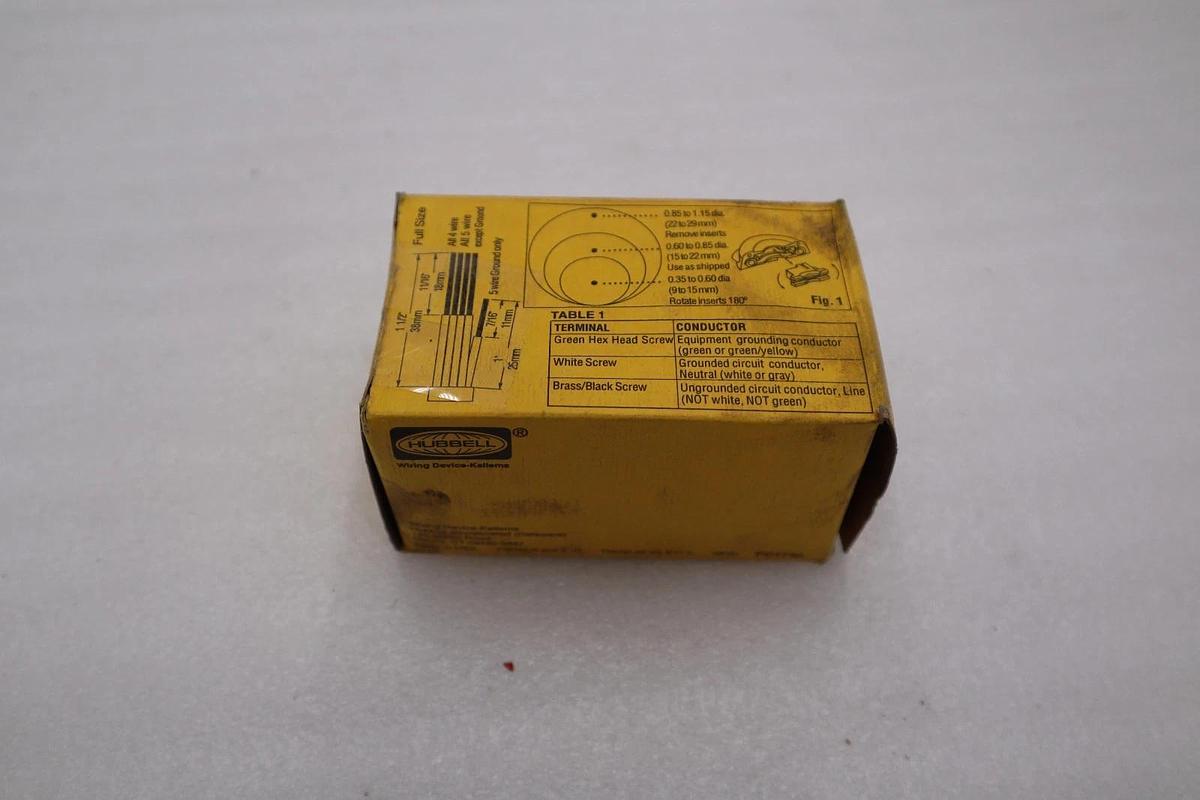 Used HUBBELL HBL2833 / HBL2833 - NEW IN BOX - STOCK H467A