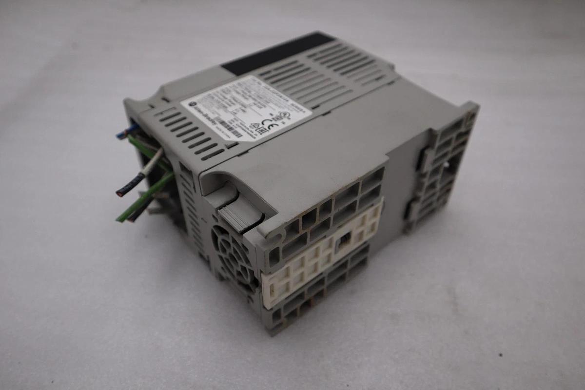 Used Allen Bradley AB 22A-D2P3N104 /A PowerFlex 4 AC Drive 1HP 3Ph 480V STOCK H1407