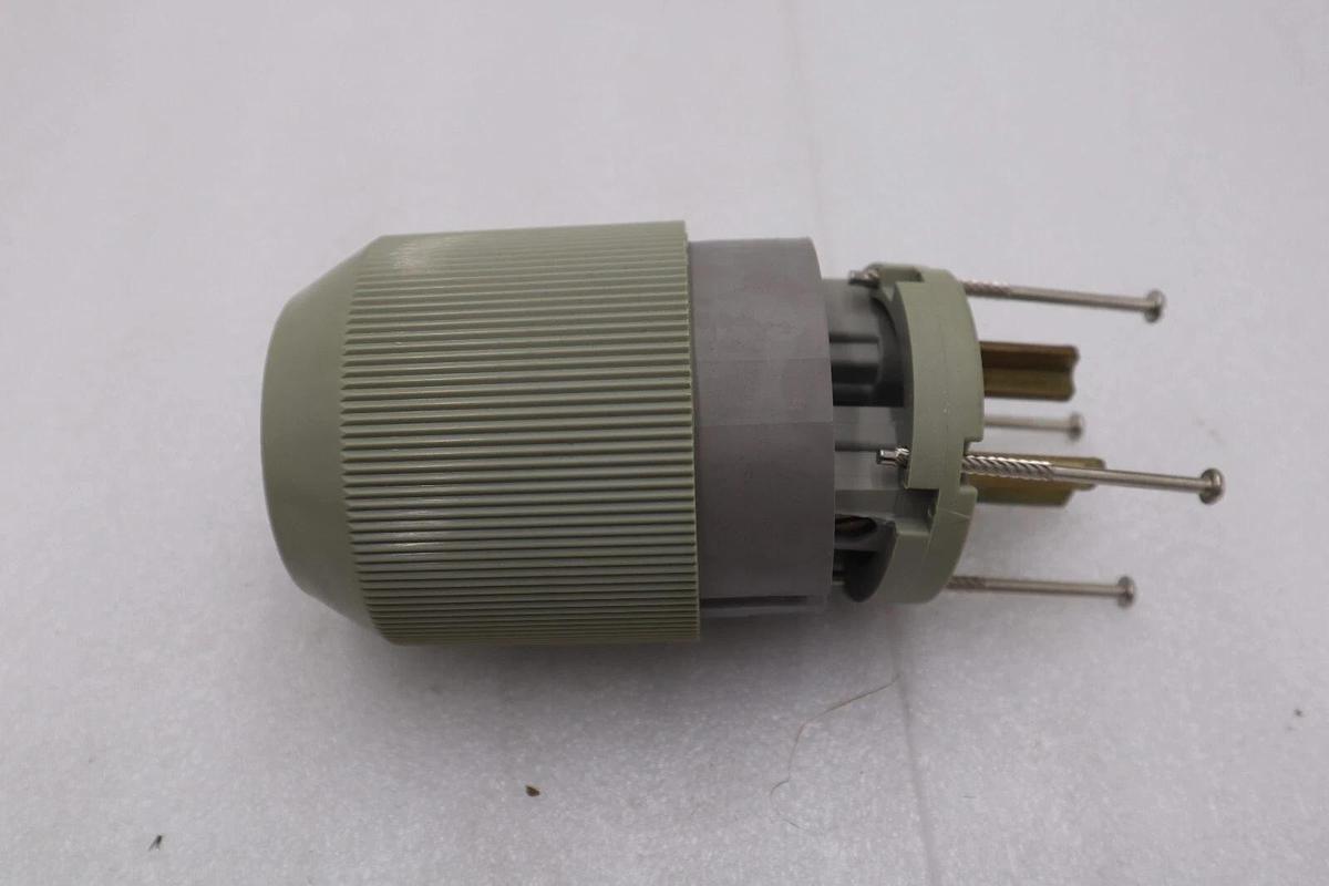 NEW OPEN BOX Bryant 9530NP Straight Blade Plug STOCK K-3134