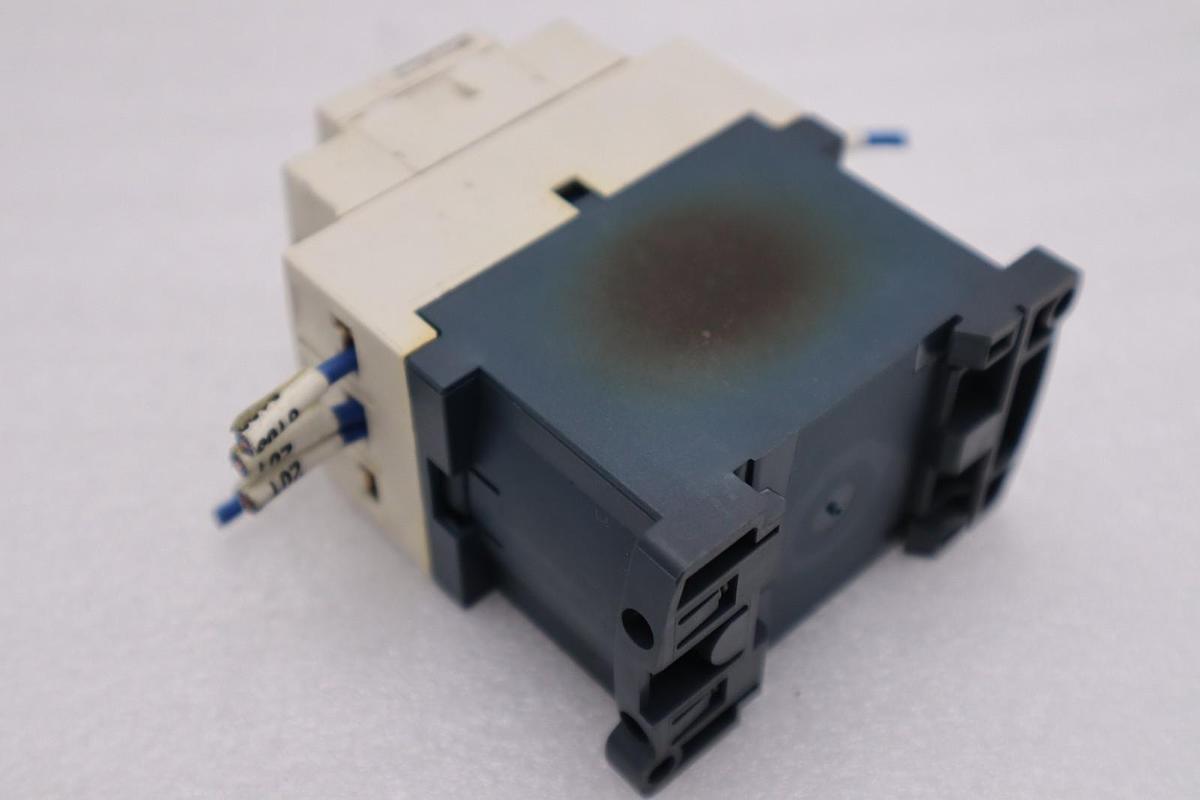 Used Schneider Electric JIS C8201-5-1 Contactor STOCK H1544A