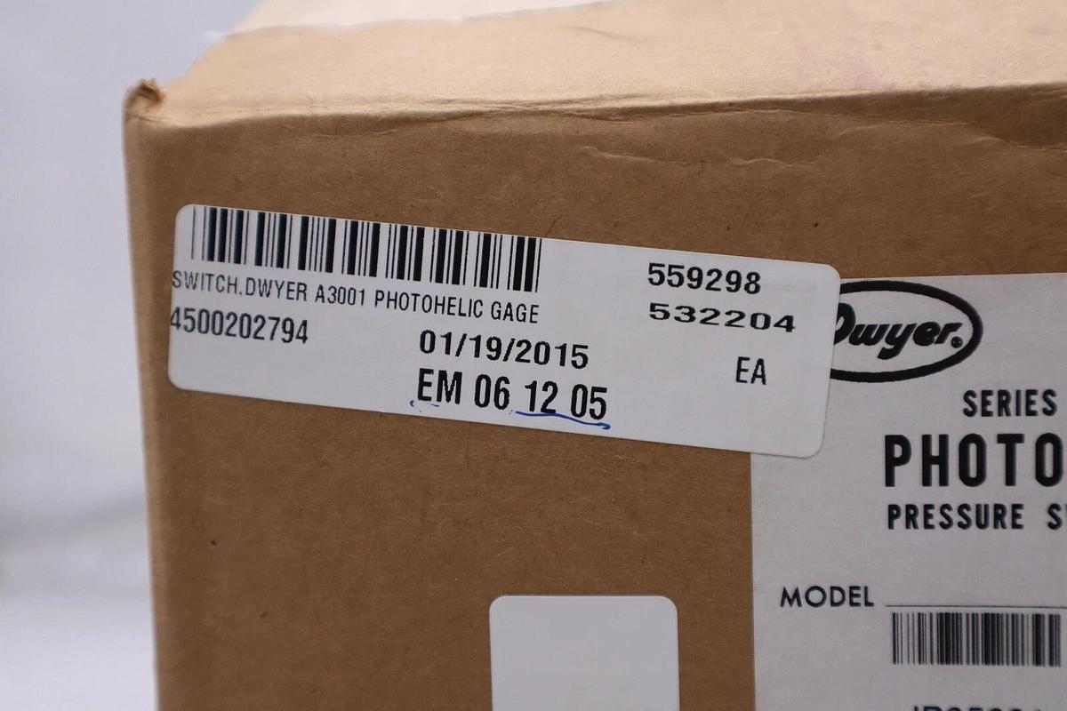 Used DWYER A3001 Photohelic  Pressure Gauge Series 3000 New In Box Stock G110