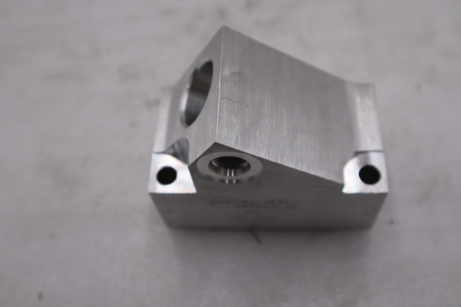 Sun Hydraulics BVL Line Mount Manifold - NEW - STOCK GF798