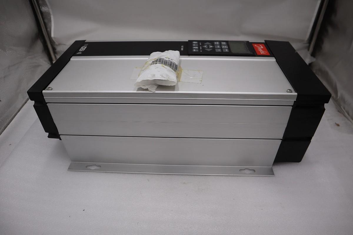 NEW DANFOSS VLT5006 PT5C54STR3DLF00A00C0 175Z0293 VARIABLE SPEED DRIVE #H1106