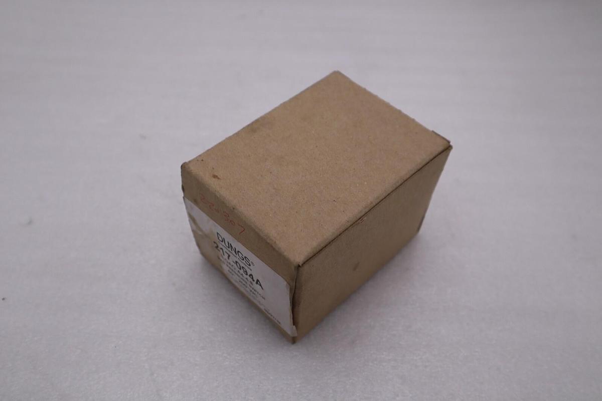 NEW DUNGS GAO-A4-4-8 GAS PRESSURE SWITCH PIPE MOUNT STOCK H170A