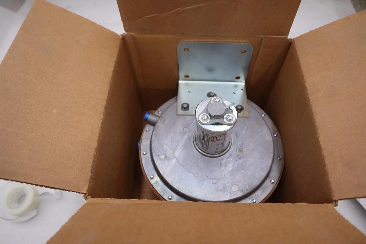 Used DWYER 1638-0 Large Diaphragm Pressure Switch: 0.05" to 0.25" WC - STOCK GF1014